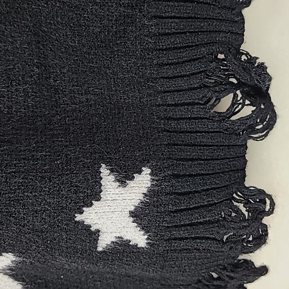 Pink Lily Star Print Sweater - Picture 4 of 12